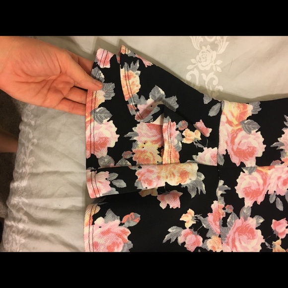 Floral top - Picture 2 of 2